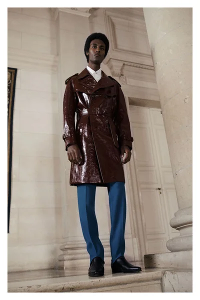 Look 16
